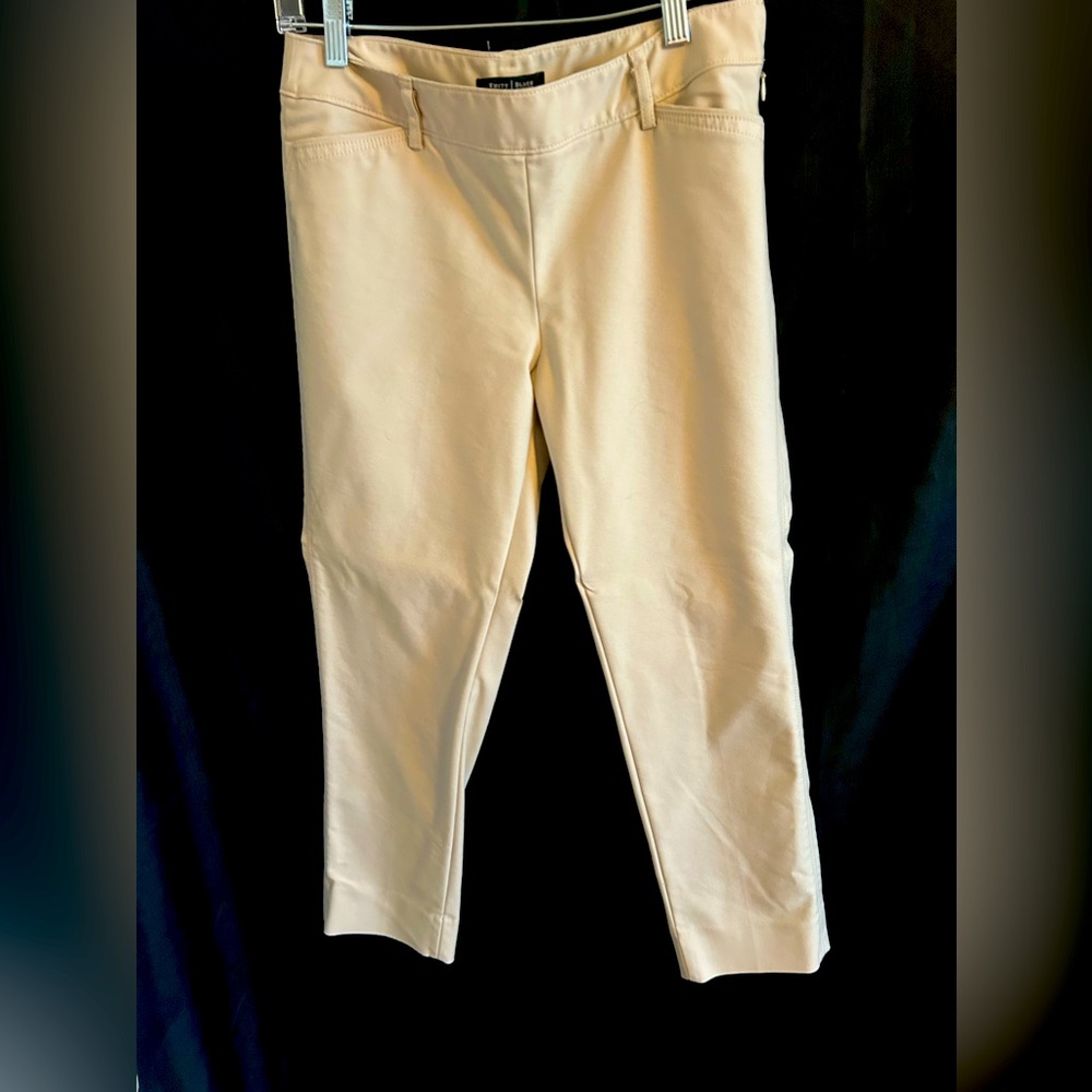 White House Black Market Cream Cropped Ankle Pants, Size 6
